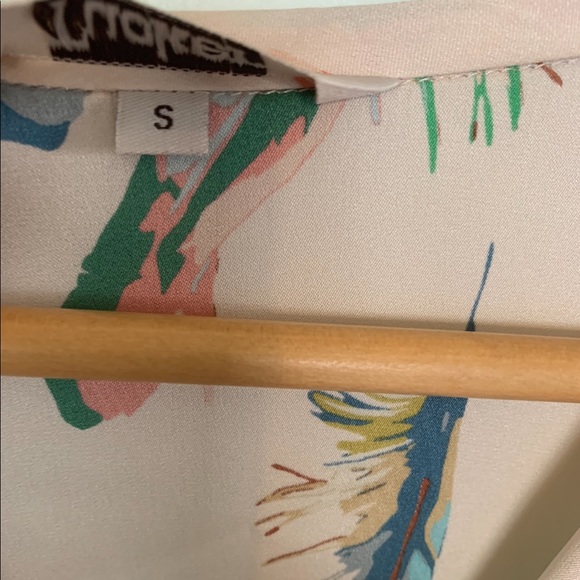 Tucker silk Blouse - Picture 6 of 7